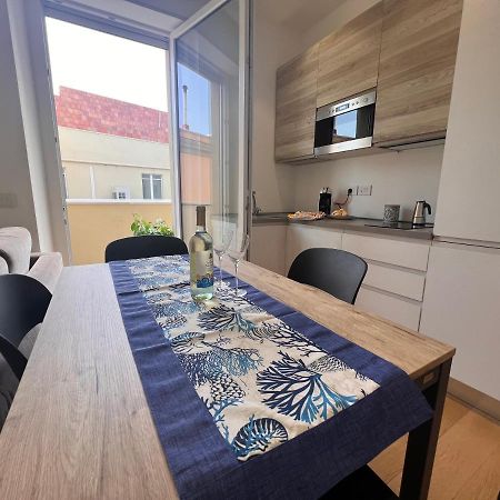 Happy Holiday Apartment كالياري المظهر الخارجي الصورة