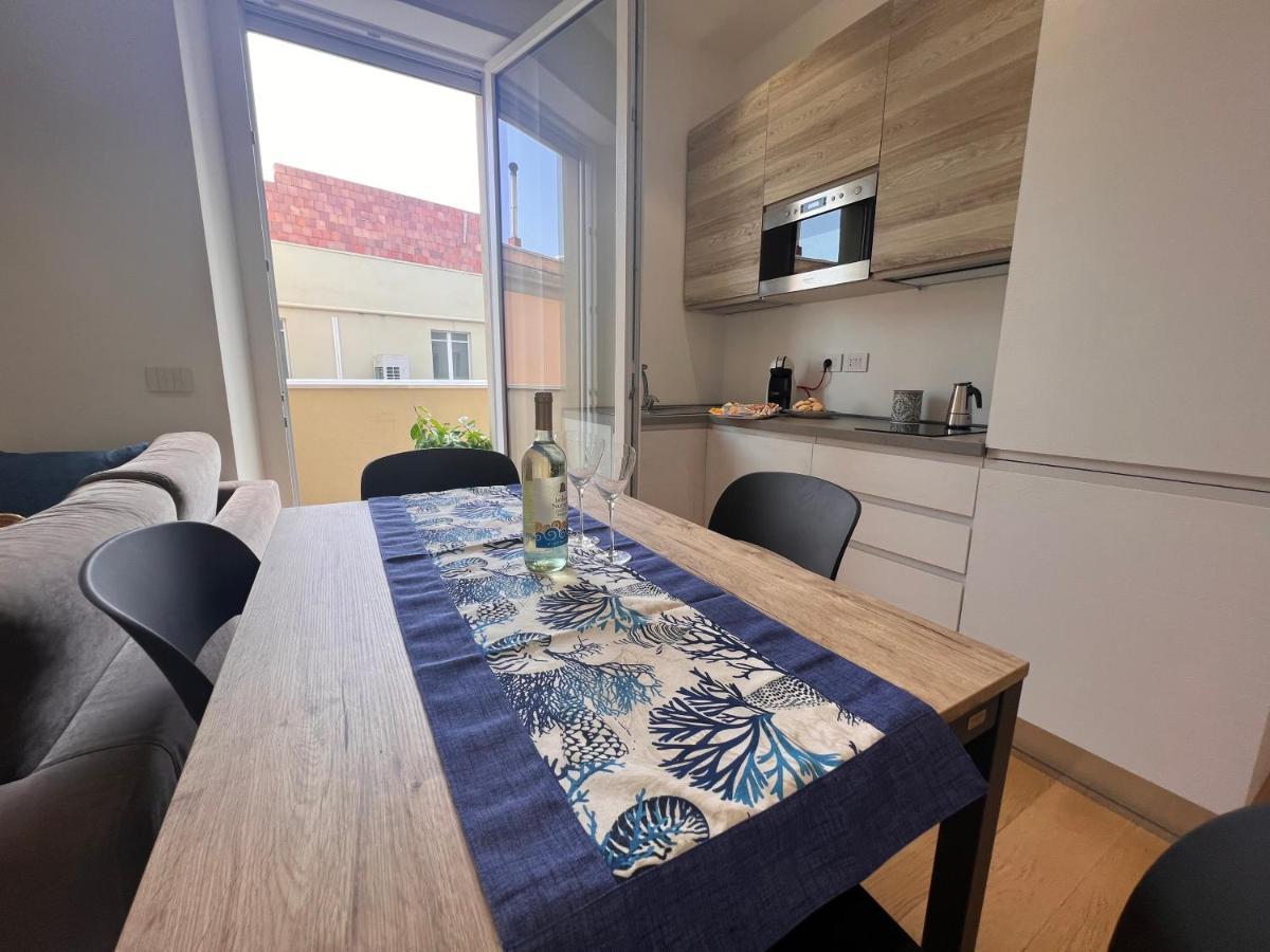 Happy Holiday Apartment كالياري المظهر الخارجي الصورة